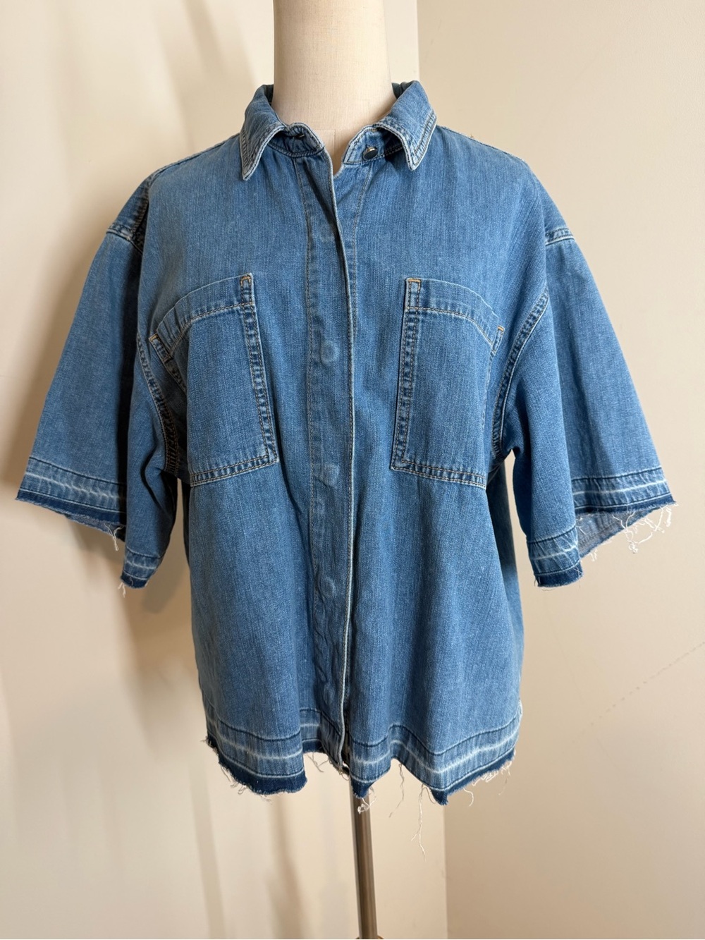 Anthropologie Pilcro Women’s Boxy Buttondown (Snaps) - SZ L- Blue Denim Shirt - Picture 3 of 14